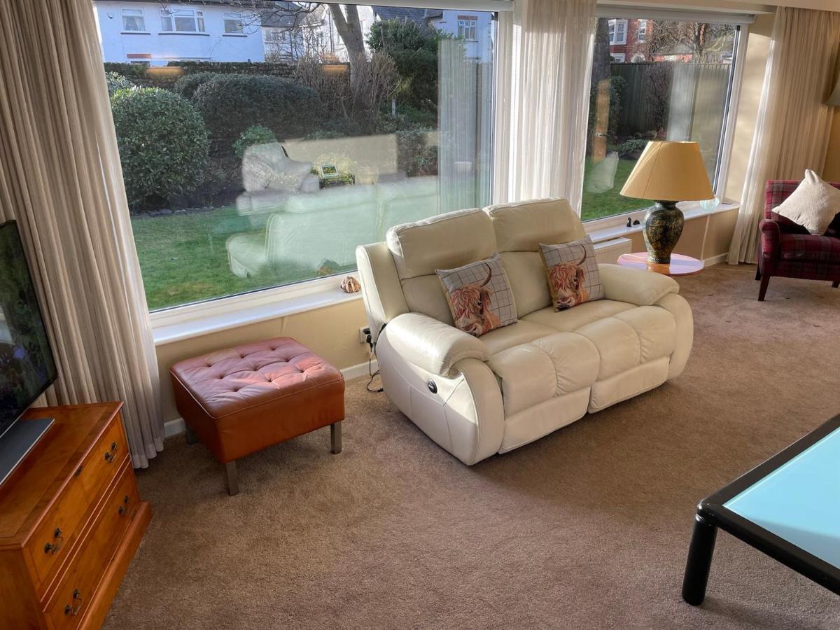 'sounion' - Fabulous, Spacious Modern House With Large Private Garden In Leafy Lytham Lytham St Annes