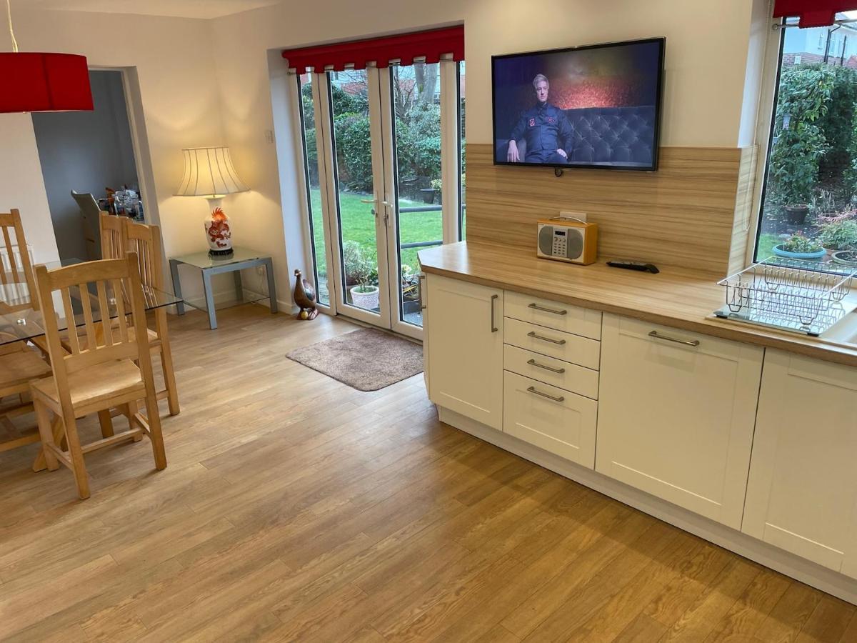 Casa vacanze 'sounion' - Fabulous, Spacious Modern House With Large Private Garden In Leafy Lytham *