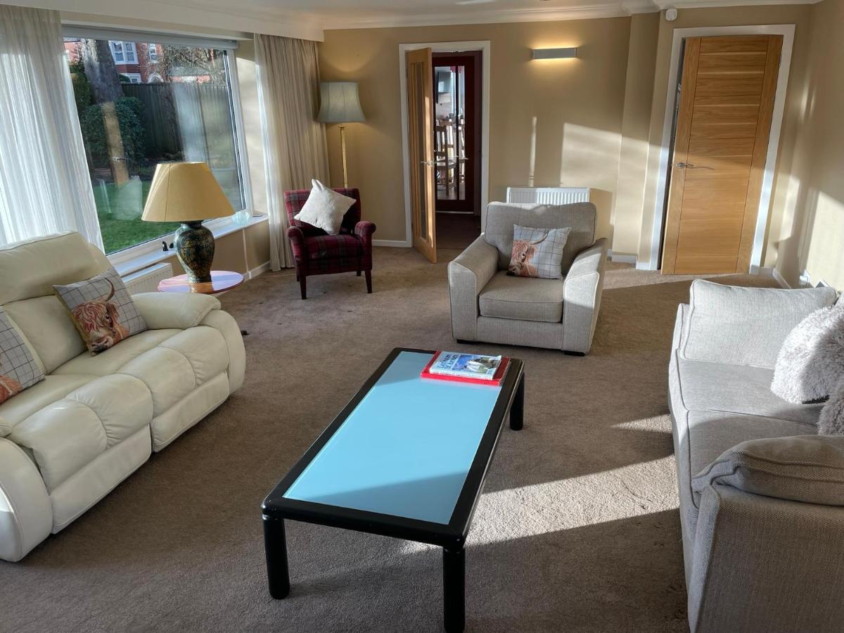 Casa vacanze 'sounion' - Fabulous, Spacious Modern House With Large Private Garden In Leafy Lytham Lytham St Annes
