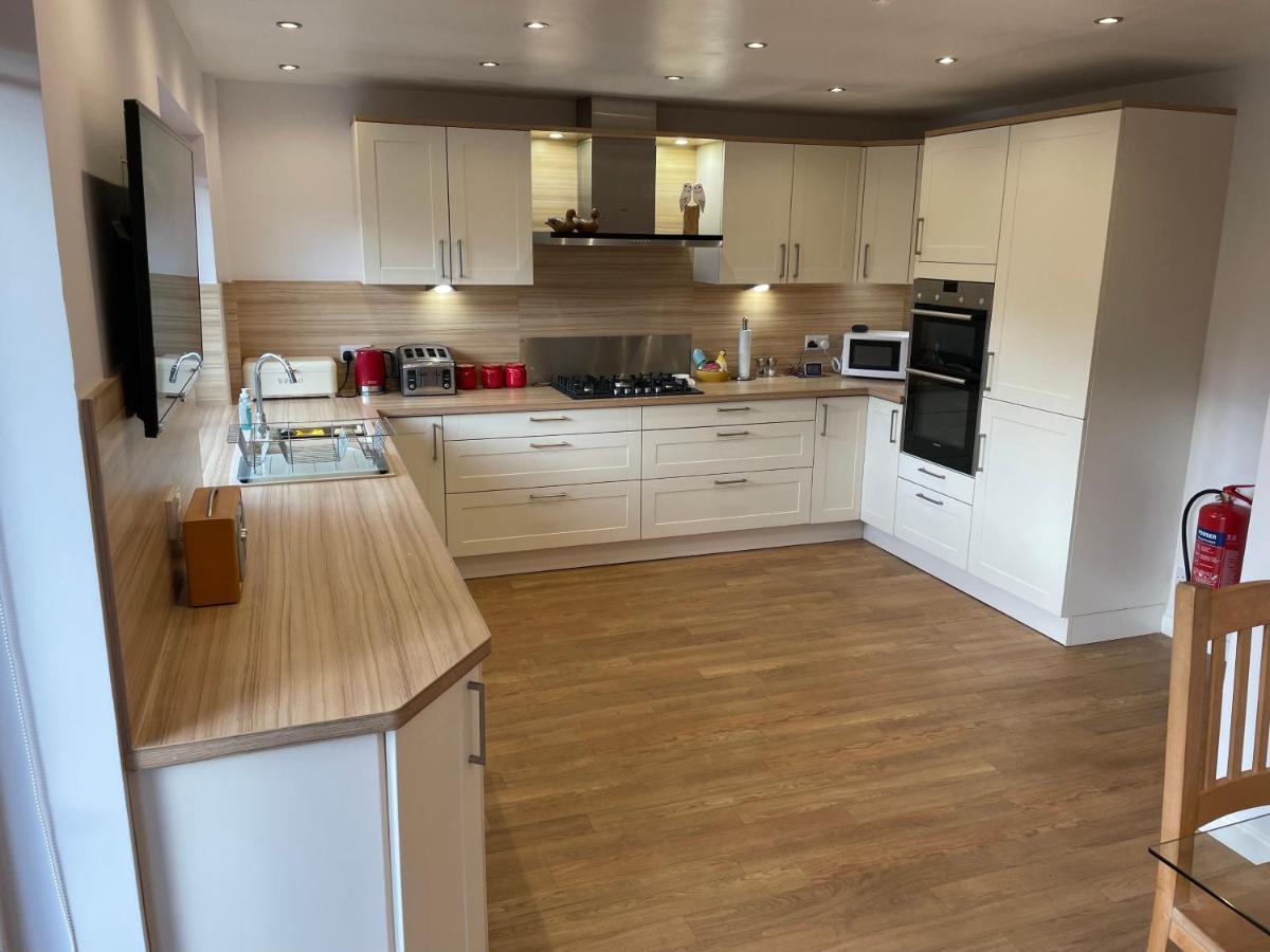 'sounion' - Fabulous, Spacious Modern House With Large Private Garden In Leafy Lytham