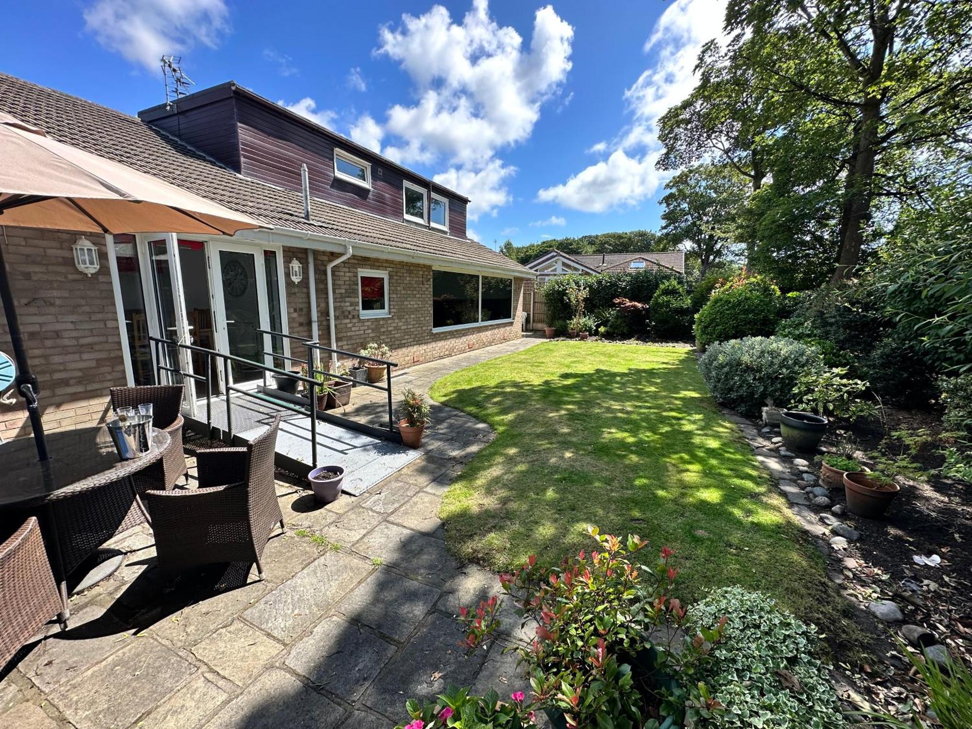 'sounion' - Fabulous, Spacious Modern House With Large Private Garden In Leafy Lytham Casa vacanze *